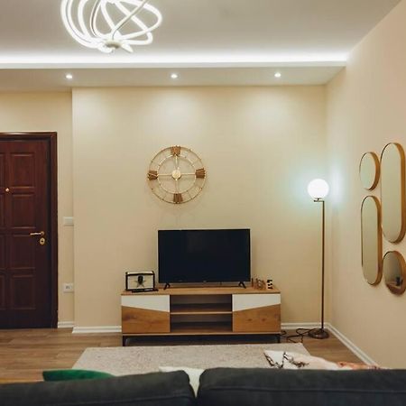 Luxury Apartment At Myslym Shyri Tirana Exterior photo